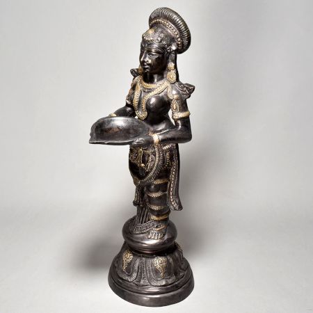 Deep Stand In Lady Style With Fine Work